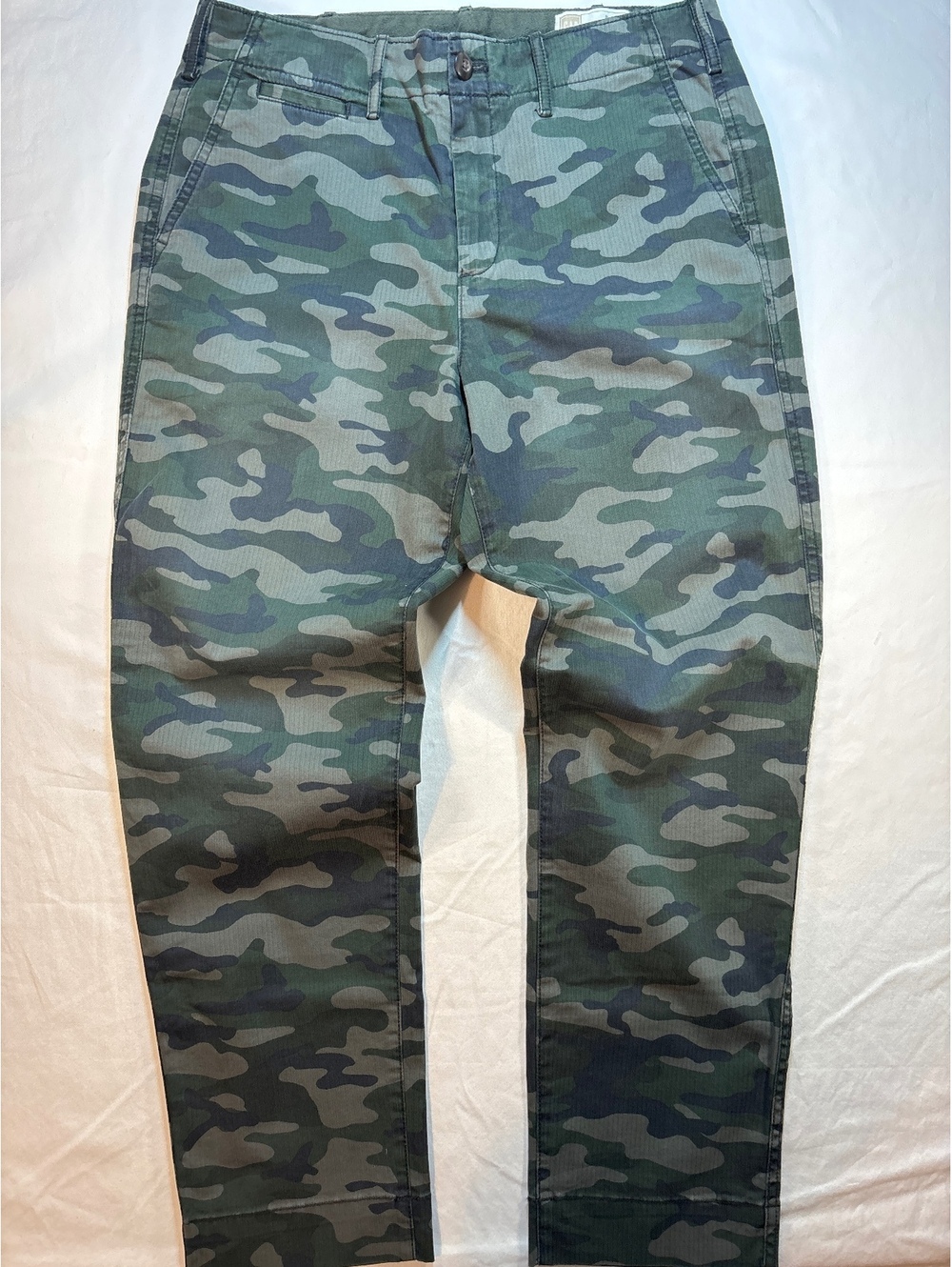 Gap Camouflage Women’s Pants size 8 Straight Leg Cargo Style pants Green Y2K